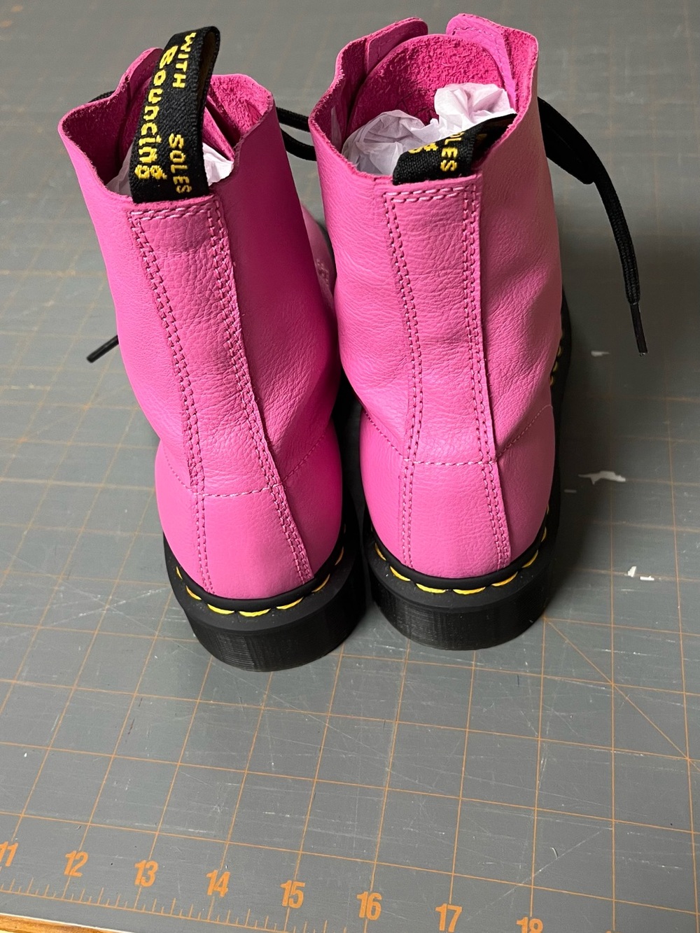 Dr Martens Pink Leather 8 Eye Lace‎ Up Boots Women US 7 EU 38 girlhoodcore goth - Picture 14 of 15